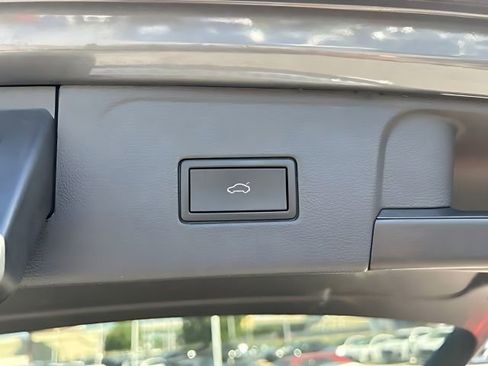 Used 2023 Volkswagen Atlas SE AWD/4WD image 1
