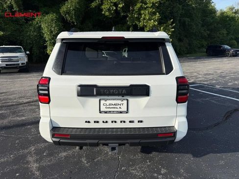 Used 2025 Toyota 4Runner SR5 AWD/4WD image 7