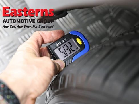 Used 2022 Volkswagen Tiguan SE w/ Panoramic Sunroof Package image 28