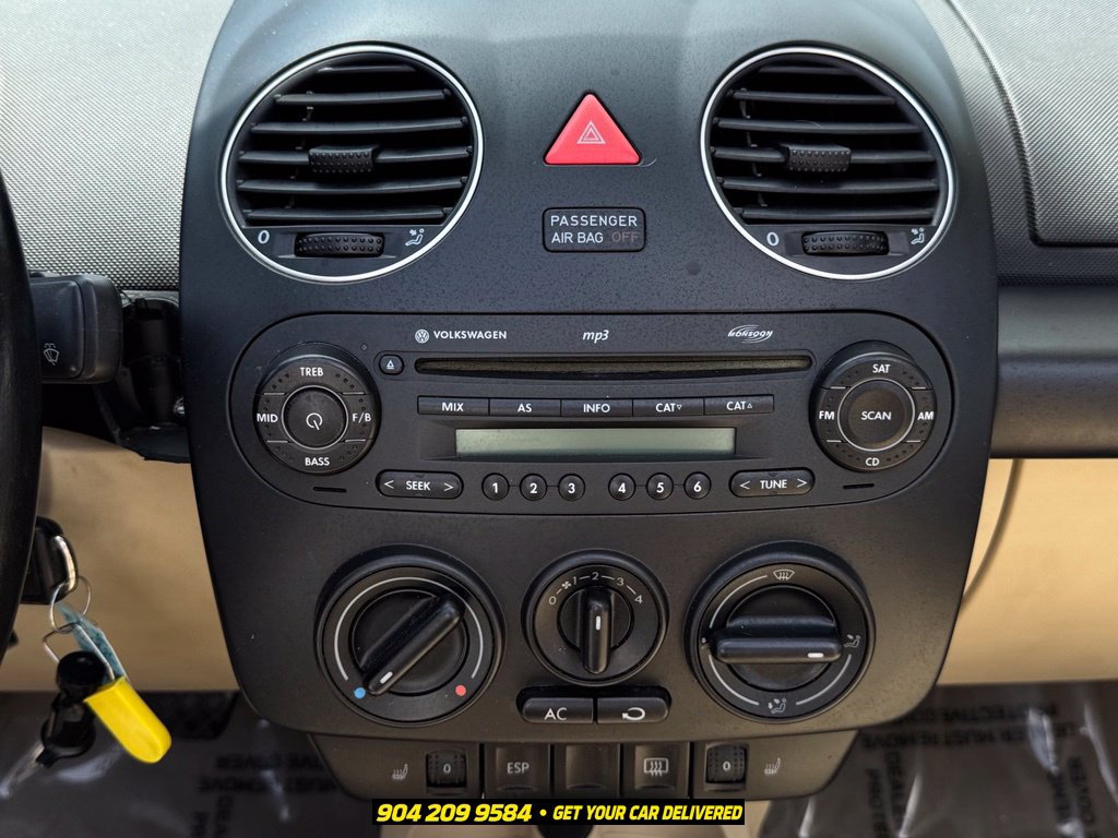 Used 2010 Volkswagen Beetle Convertible FWD image 18