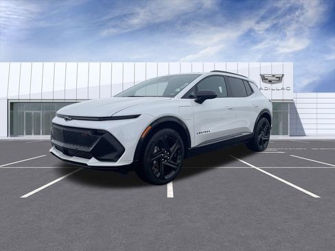 Used 2024 Chevrolet Equinox EV RS image 4