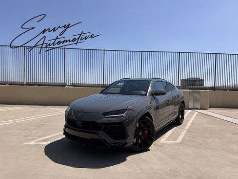 Used 2021 Lamborghini Urus AWD/4WD image 1