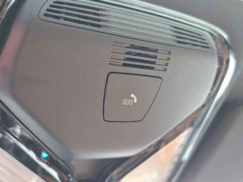 Used 2023 BMW 530e xDrive w/ Premium Package image 36