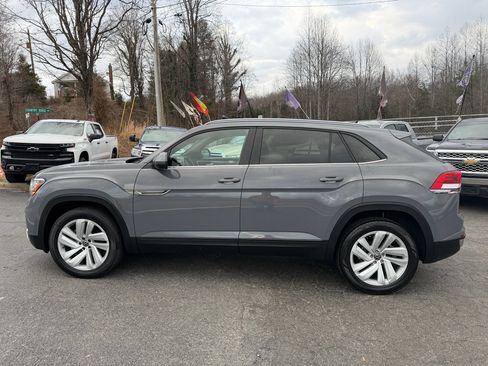 Used 2021 Volkswagen Atlas Cross Sport SE w/ Panoramic Sunroof Package image 4
