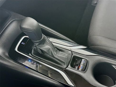 Used 2021 Toyota Corolla LE image 16