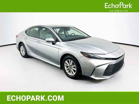 Used 2025 Toyota Camry LE image 1