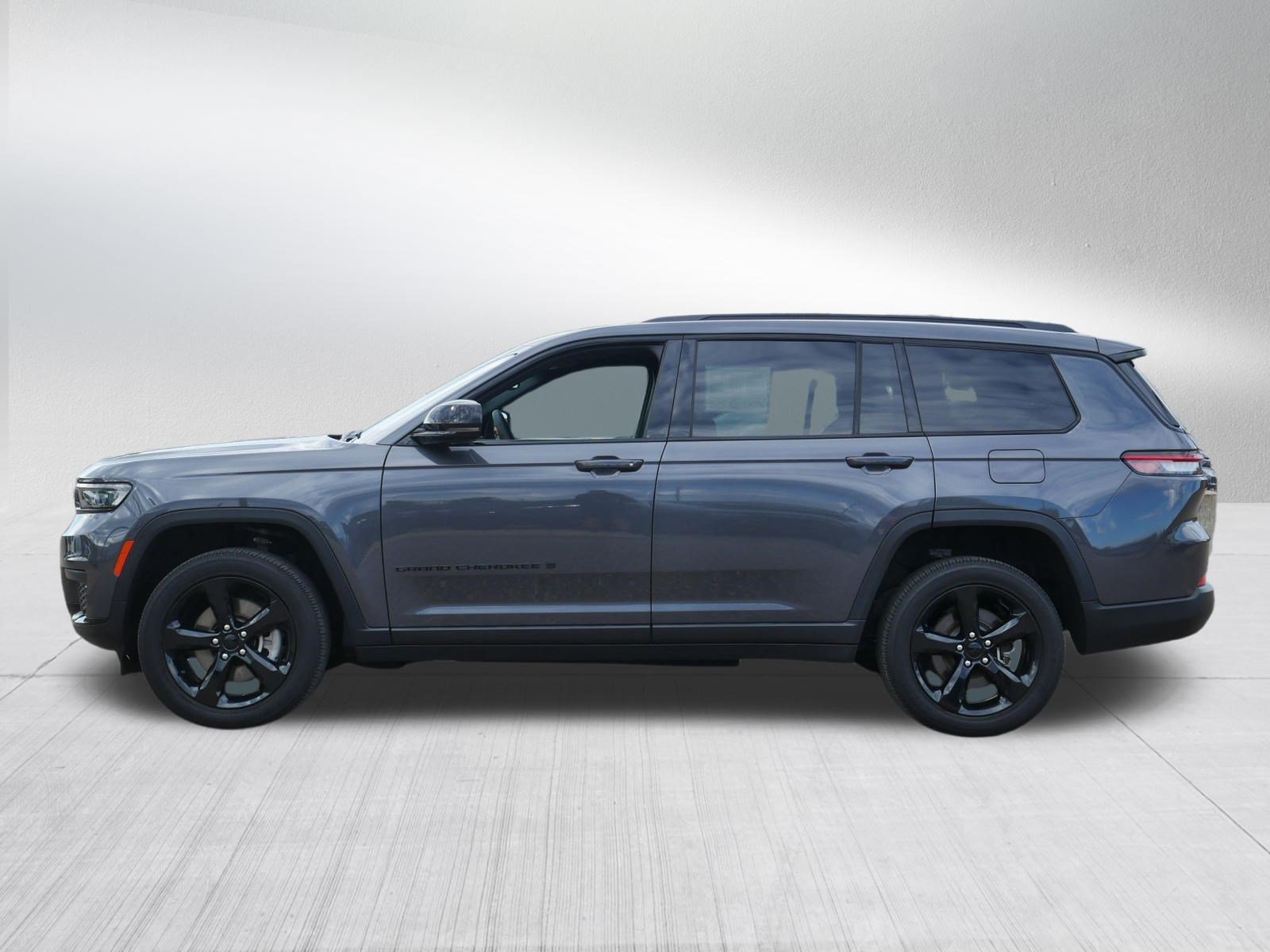 Used 2023 Jeep Grand Cherokee L Laredo AWD/4WD image 4