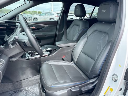 Used 2025 Buick Envista Sport Touring FWD image 13