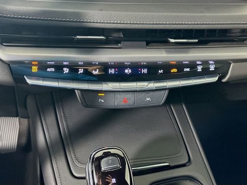 Used 2024 Cadillac XT4 Premium Luxury image 15