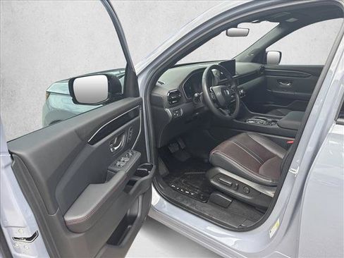 Used 2025 Honda Pilot Black Edition image 9