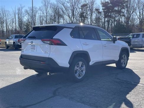 Used 2022 Toyota RAV4 XLE image 5
