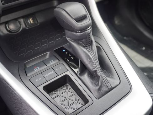 Certified 2025 Toyota RAV4 LE FWD image 18