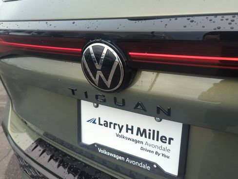 New 2026 Volkswagen Tiguan SE R-Line image 23