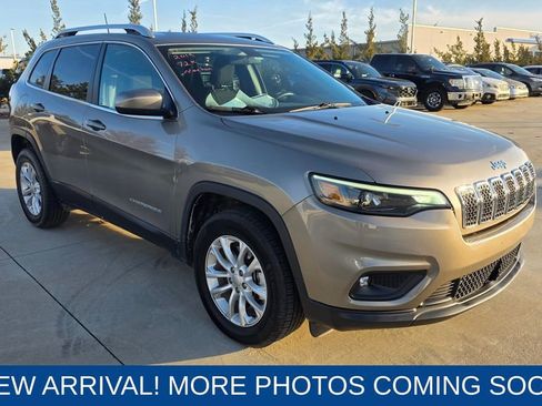 Used 2019 Jeep Cherokee Latitude w/ Cold Weather Group image 7