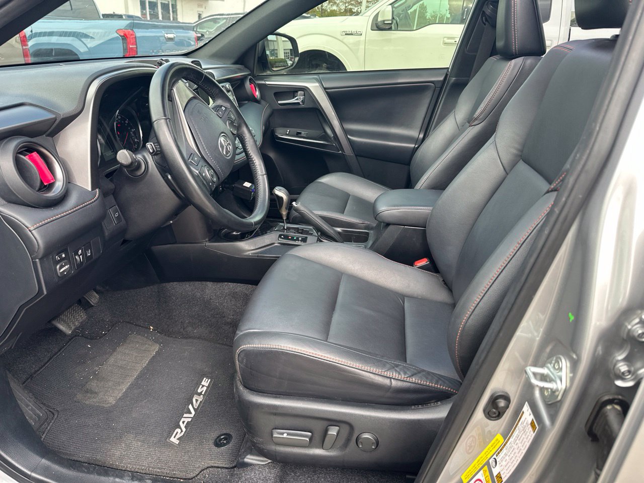 Used 2018 Toyota RAV4 SE w/ Power Extra Value Package FWD image 5