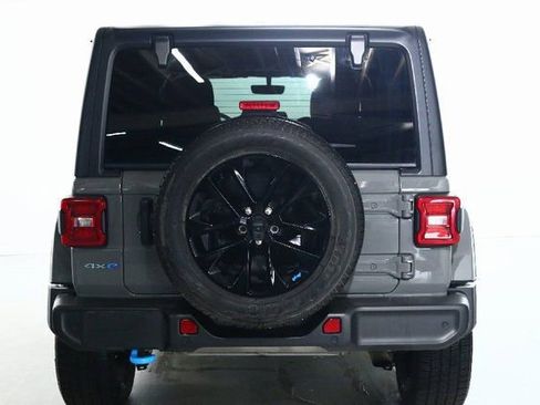 Used 2022 Jeep Wrangler Unlimited Sahara w/ Cold Weather Group image 41