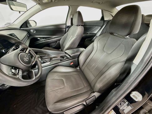 Used 2022 Hyundai Elantra SEL FWD image 9