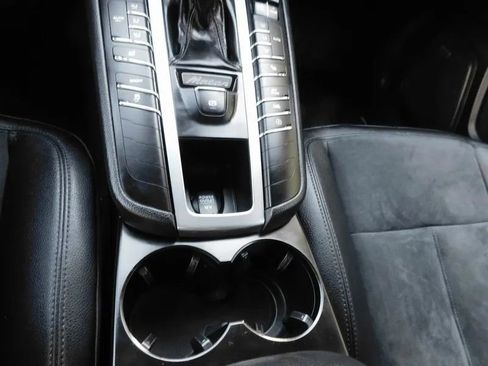 Used 2018 Porsche Macan Sport Edition image 40