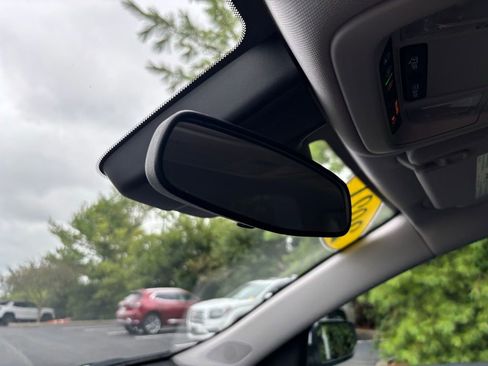 Used 2021 Chevrolet Malibu LT image 31