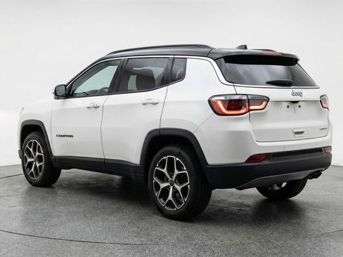 Used 2025 Jeep Compass Limited image 6