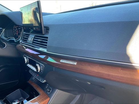 Used 2021 Audi Q5 Prestige w/ Prestige Package image 18