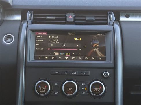 Used 2020 Land Rover Discovery Landmark image 16