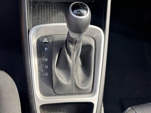 Certified 2025 Hyundai Venue SE image 31