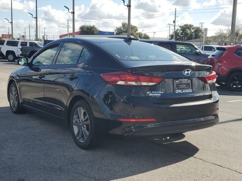 Used 2017 Hyundai Elantra SE image 5