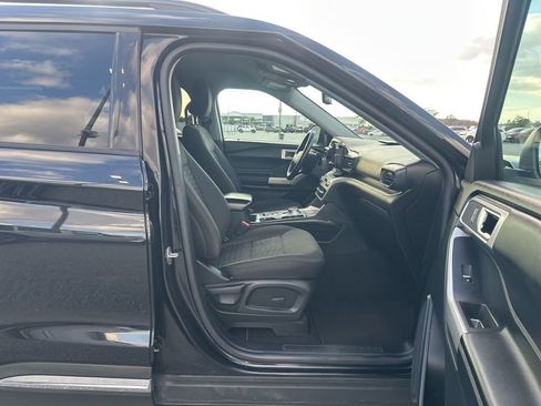 Used 2021 Ford Explorer XLT image 13