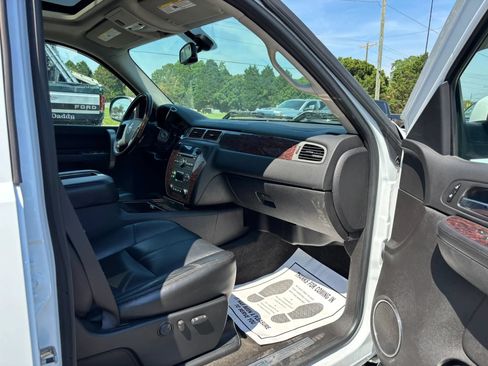 Used 2008 GMC Sierra 1500 Denali AWD/4WD image 29
