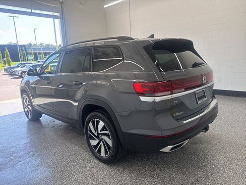 New 2026 Volkswagen Atlas SE image 2