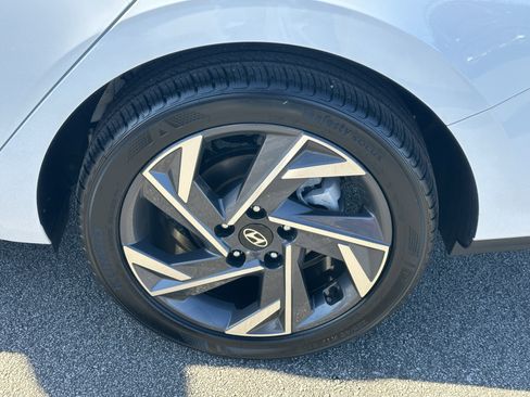 Used 2025 Hyundai Elantra Sport image 20