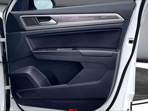 Used 2020 Volkswagen Atlas Cross Sport SE w/ Panoramic Sunroof Package image 28