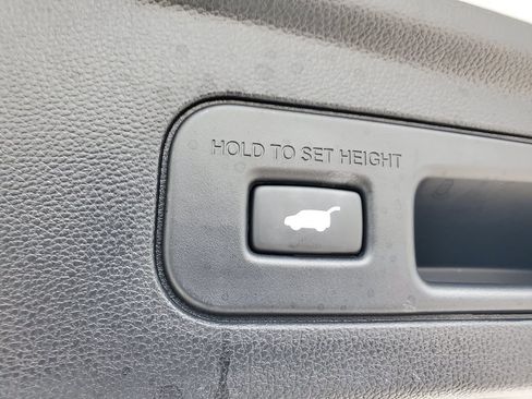 Used 2025 Acura MDX w/ Technology Package FWD image 9