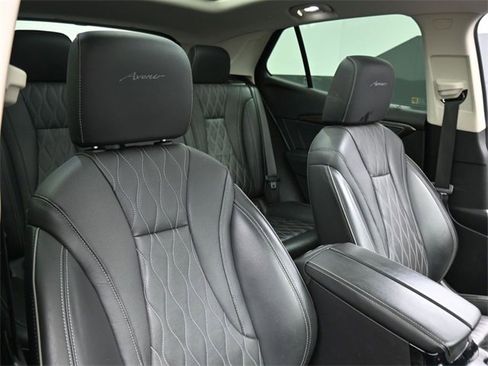 Used 2022 Buick Envision Avenir w/ Technology Package II image 28