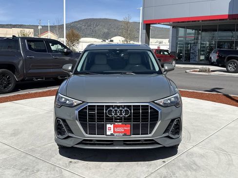 Used 2021 Audi Q3 2.0T Premium w/ Convenience Package AWD/4WD image 3