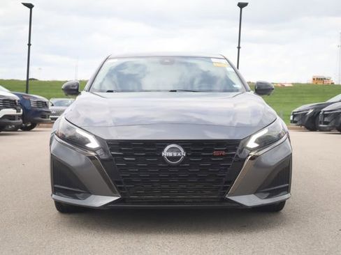 Used 2023 Nissan Altima 2.0 SR FWD image 21