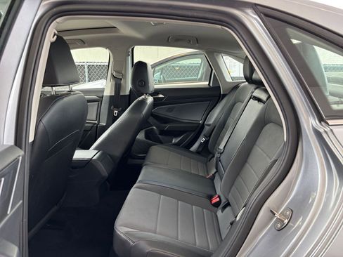 Used 2025 Volkswagen Jetta SE FWD image 25