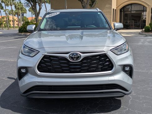 Used 2022 Toyota Highlander XLE FWD image 8