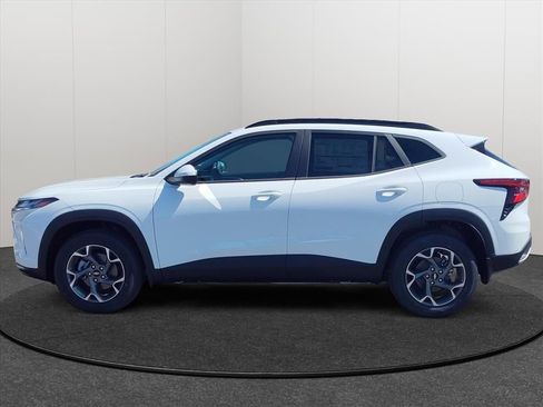 New 2026 Chevrolet Trax LT w/ Driver Confidence Package FWD image 2