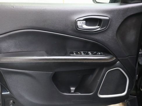 Used 2018 Jeep Compass Latitude w/ Popular Equipment Group image 16