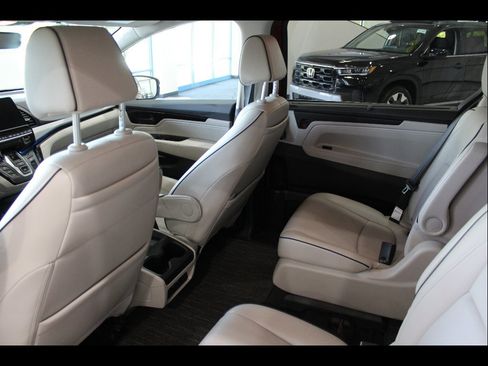 Certified 2025 Honda Odyssey Touring image 12