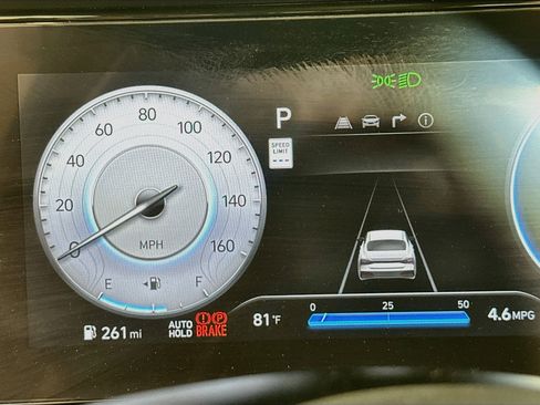 Used 2024 Hyundai Elantra Limited FWD image 19