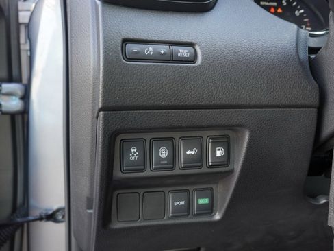 Certified 2020 Nissan Rogue SV image 9