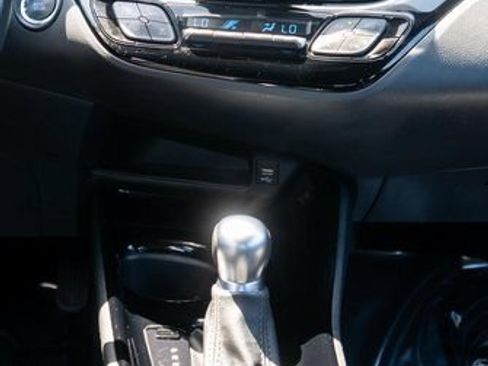 Used 2022 Toyota C-HR XLE FWD image 15