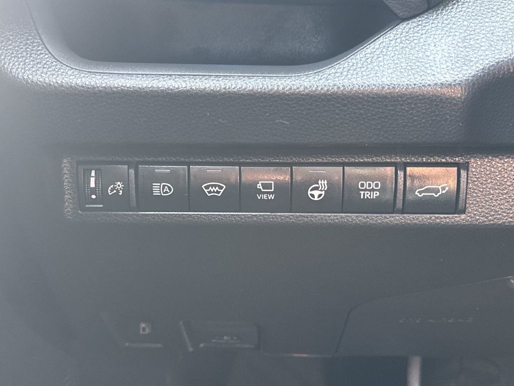 Used 2023 Toyota RAV4 XSE AWD/4WD image 31