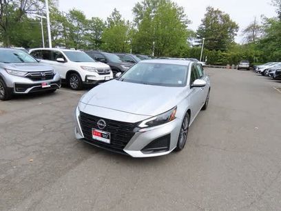 Used 2023 Nissan Altima 2.5 SV