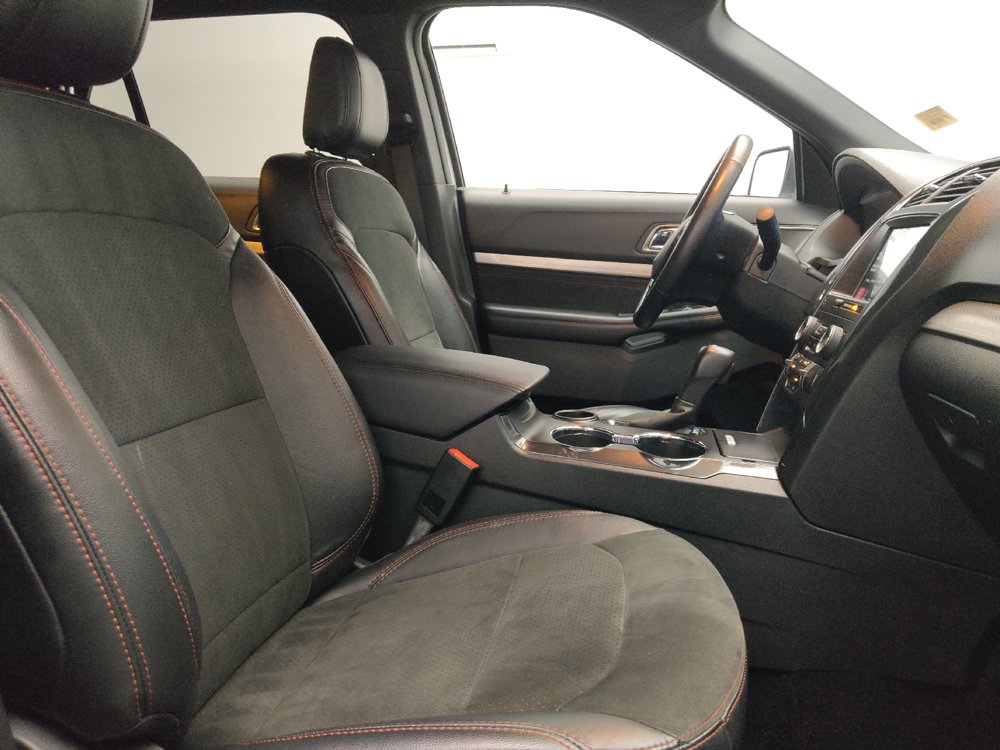 Used 2019 Ford Explorer XLT w/ Equipment Group 202A FWD image 21