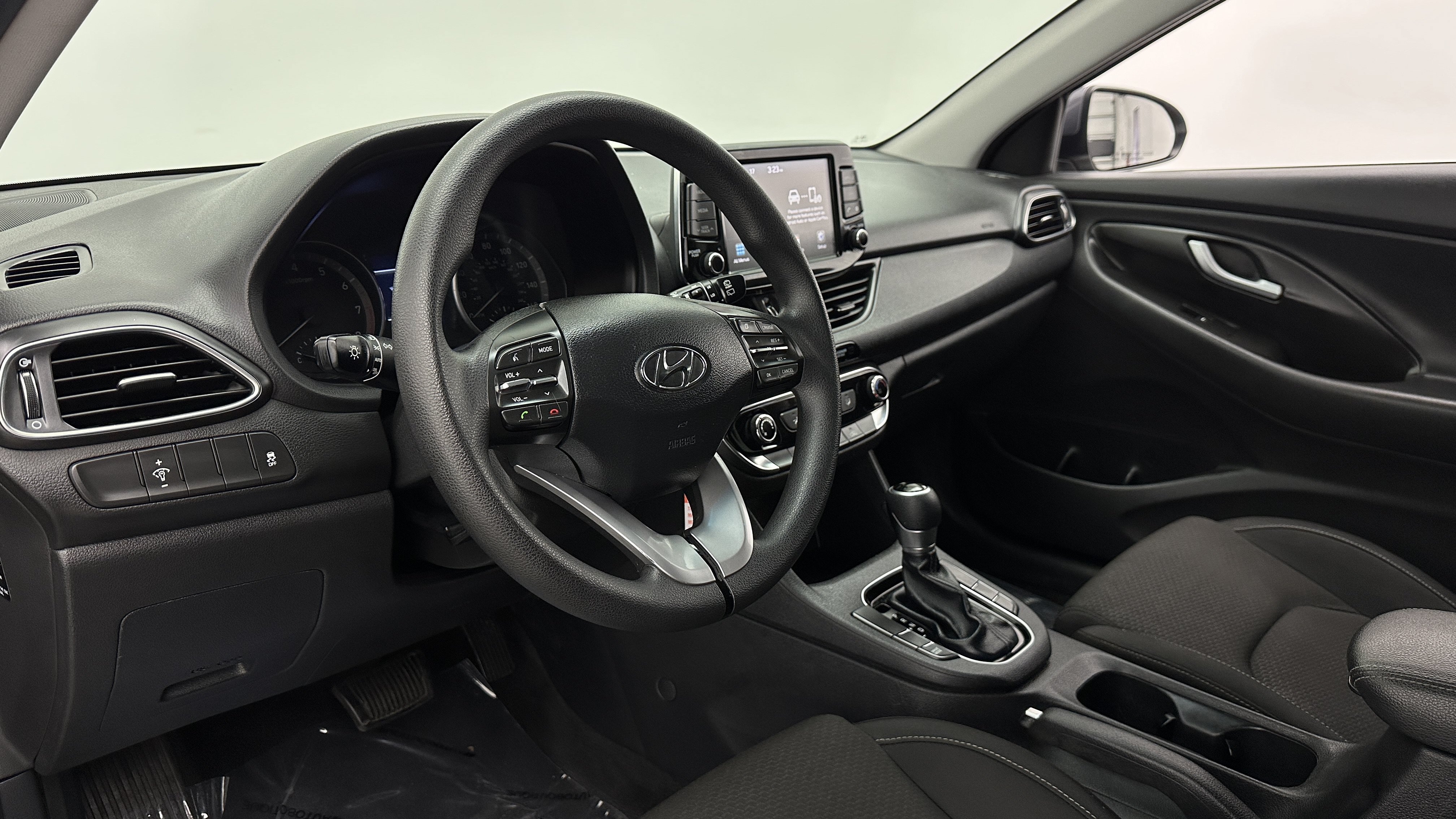 Used 2020 Hyundai Elantra GT FWD image 11