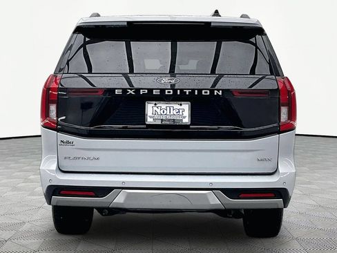 Certified 2025 Ford Expedition Max Platinum w/ Driver's Package AWD/4WD image 4